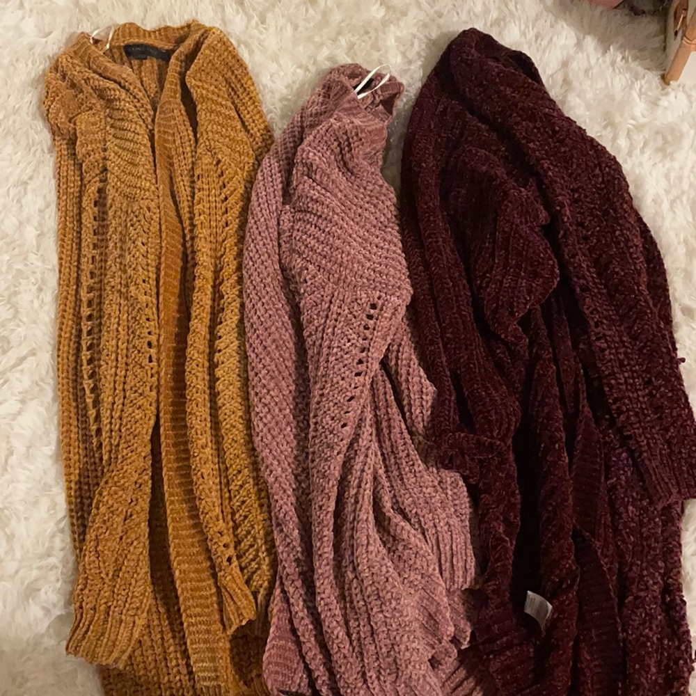 Mutliple caddies ! Gold is large and pink and burgundy are medium!